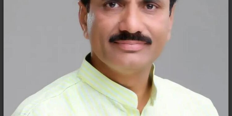 काळे अपमान प्रकरणाने भाजपमध्ये खळबळ; मुख्यमंत्री, प्रदेशाध्यक्षांसमोर वाचणारं तक्रारींचा पाढा, जुने पदाधिकारी आक्रमक