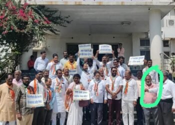 “बोंबला! भाजयुमोच्या जिल्हाध्यक्षपदी नवी नियुक्ती अन् नवा ट्विस्ट; भाजयुमो जिल्हाध्यक्षांचे वडील काँग्रेसचे कार्यकर्ते!”